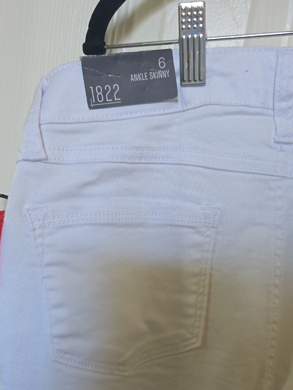1822 Denim White Ankle Skinny Jeans